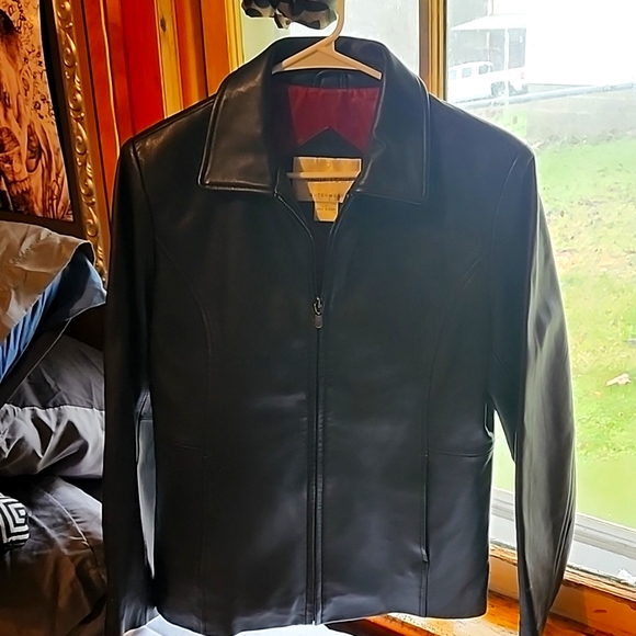 Women's genuine leather coat, size small and color black. - Picture 1 of 7